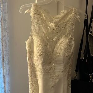 Beautiful wedding dress for women in Ivory color, on top have little pearls,
